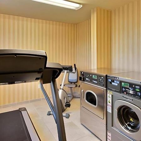 Americinn By Wyndham Oshkosh Ngoại thất bức ảnh
