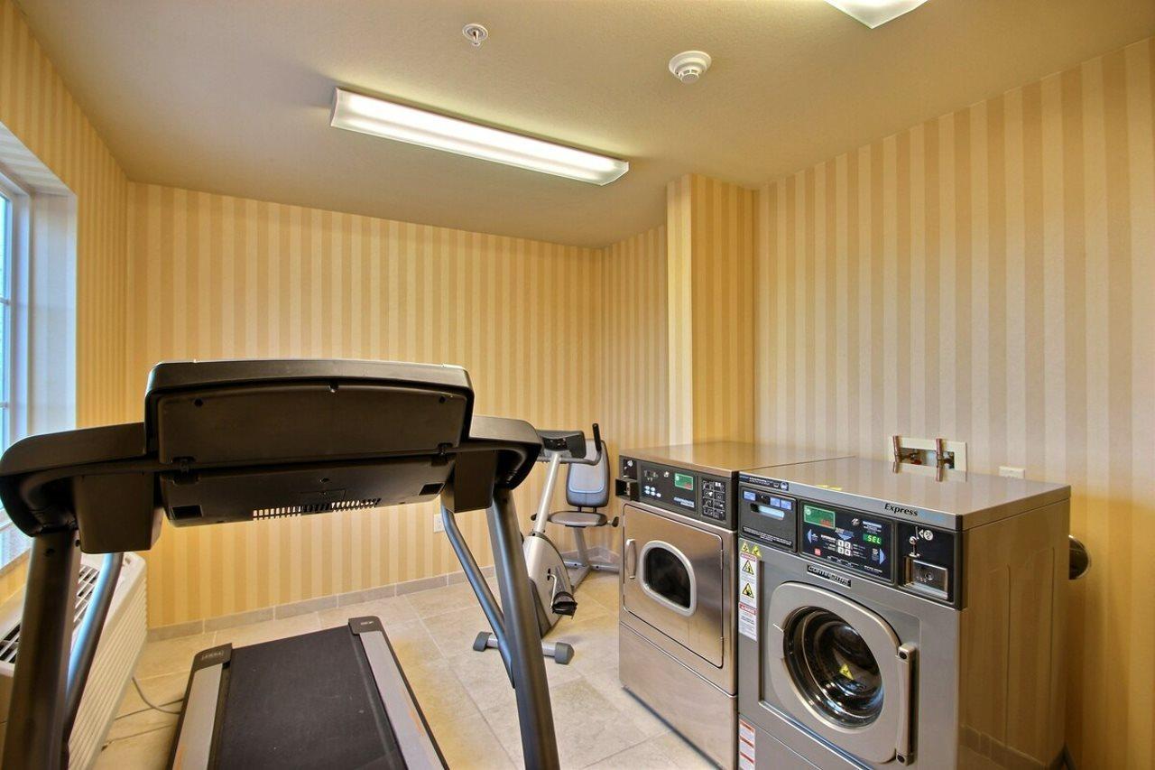 Americinn By Wyndham Oshkosh Ngoại thất bức ảnh