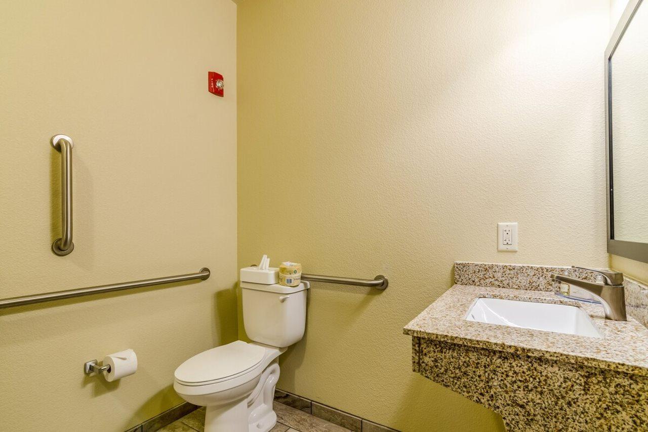 Americinn By Wyndham Oshkosh Ngoại thất bức ảnh