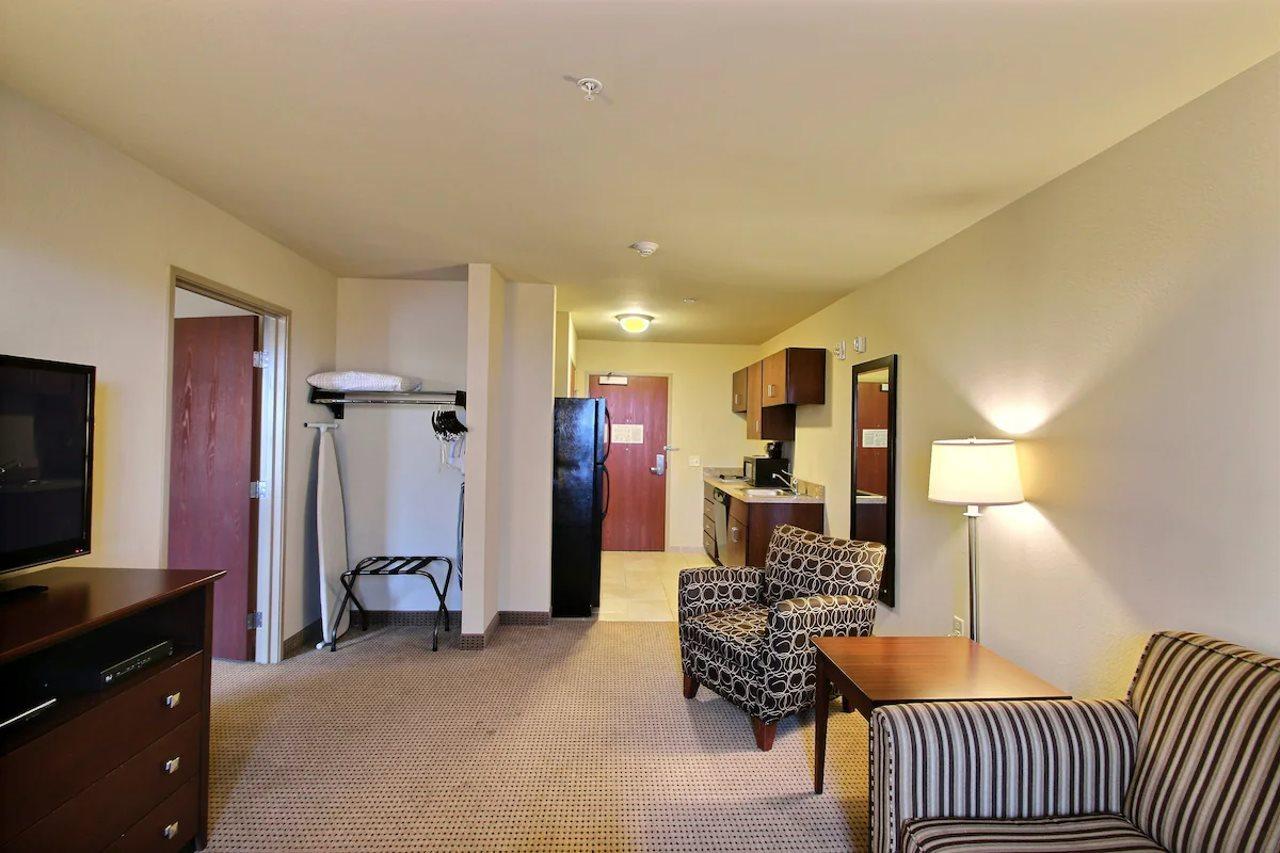 Americinn By Wyndham Oshkosh Ngoại thất bức ảnh