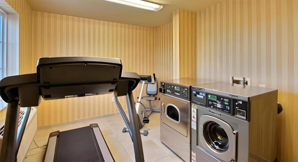 Americinn By Wyndham Oshkosh Ngoại thất bức ảnh
