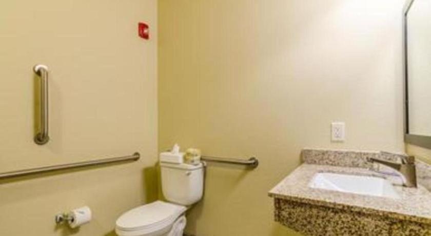 Americinn By Wyndham Oshkosh Ngoại thất bức ảnh